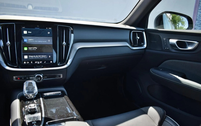 Volvo V60 cena 279900 przebieg: 30000, rok produkcji 2023 z Wrocław małe 407